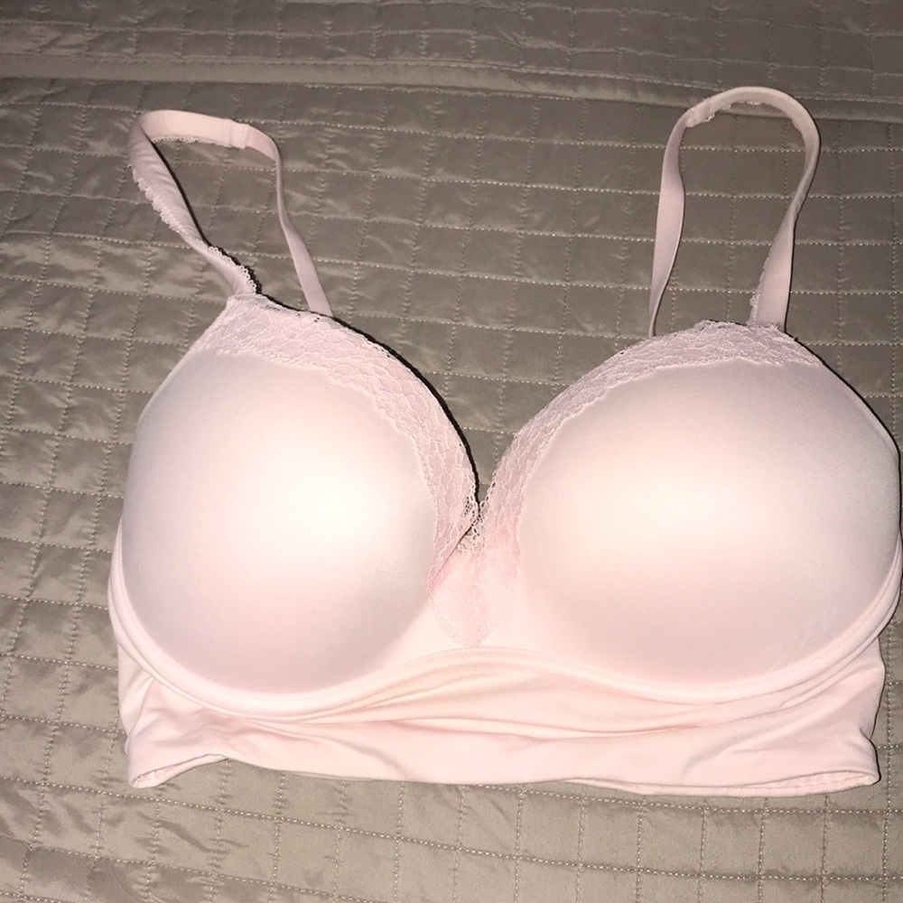 Victoria’s Secret padded no wire bandeau-styled bra.